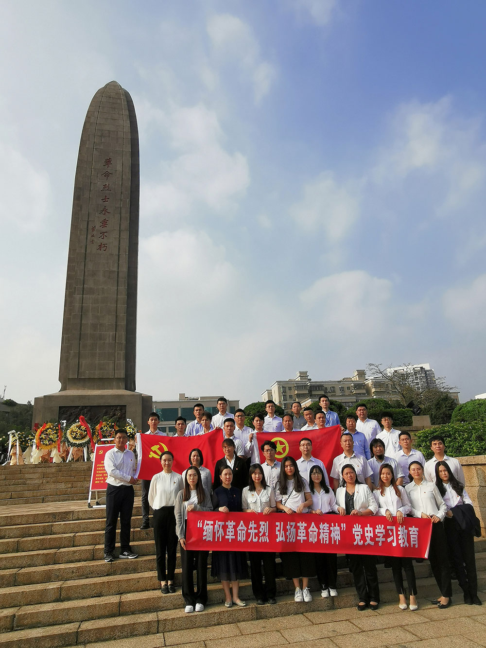 9-深首页- 不朽情缘电子游戏官网团委组织基层党员、团青年赴丽江革命义士陵寝，发展“怀想革命先烈-弘扬革命心灵”党史进建教育“清明祭英烈”实地祭扫.jpg